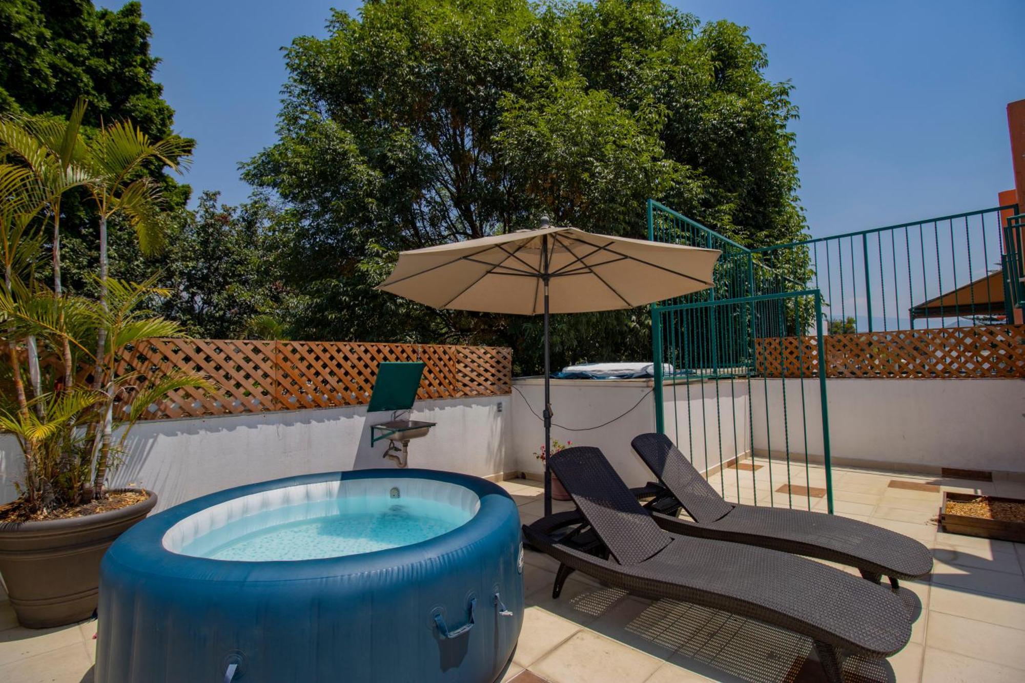 فيلا New! Bamboo Rooftop كويرنافاكا المظهر الخارجي الصورة